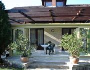 Házhoz épített pergola